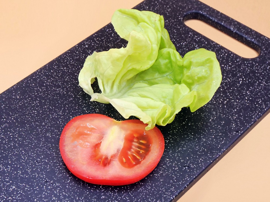 Burger z wołowiną, masłem orzechowym i majonezem przepis