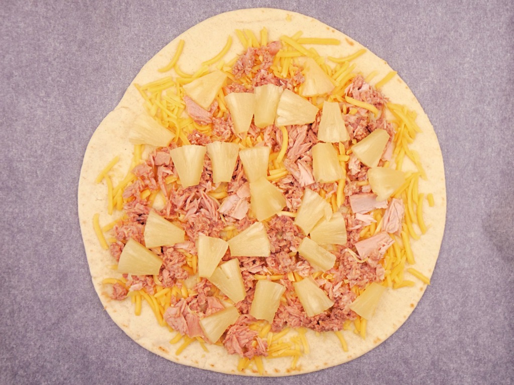 Pizza po hawajsku z tuńczykiem przepis