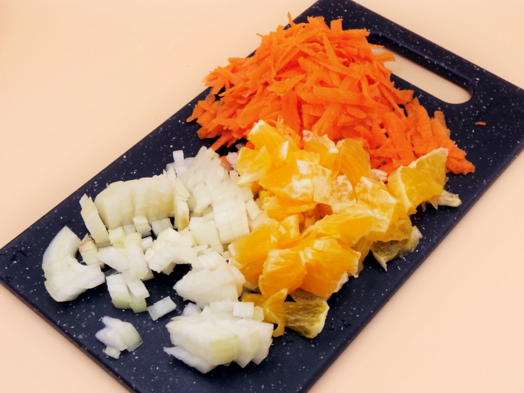 Surówka z czerwonej kapusty i pomarańczy przepis