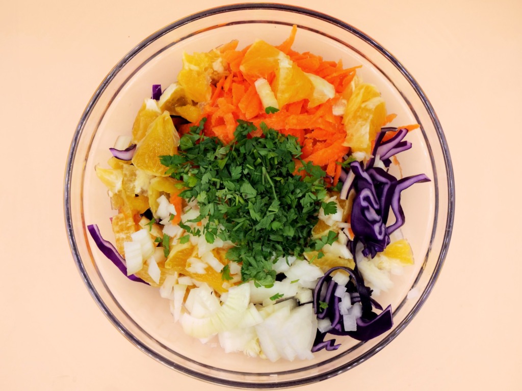 Surówka z czerwonej kapusty i pomarańczy przepis