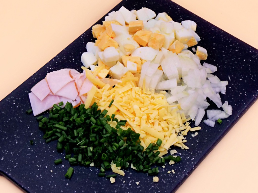 Tortilla z jajkiem, wędliną i kukurydzą przepis