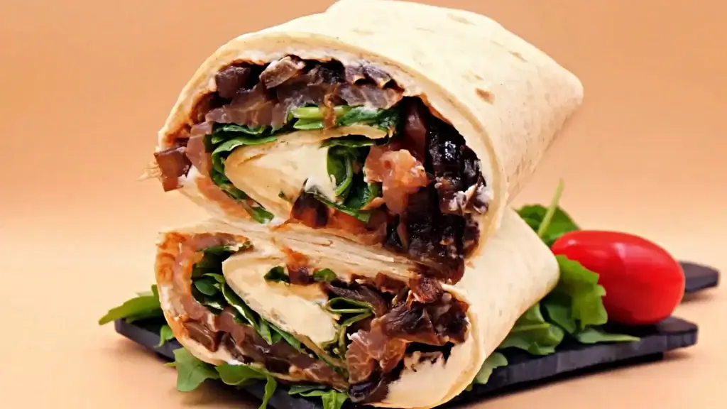 Tortilla z wędzonym łososiem, karmelizowaną cebulką i serkiem przepis