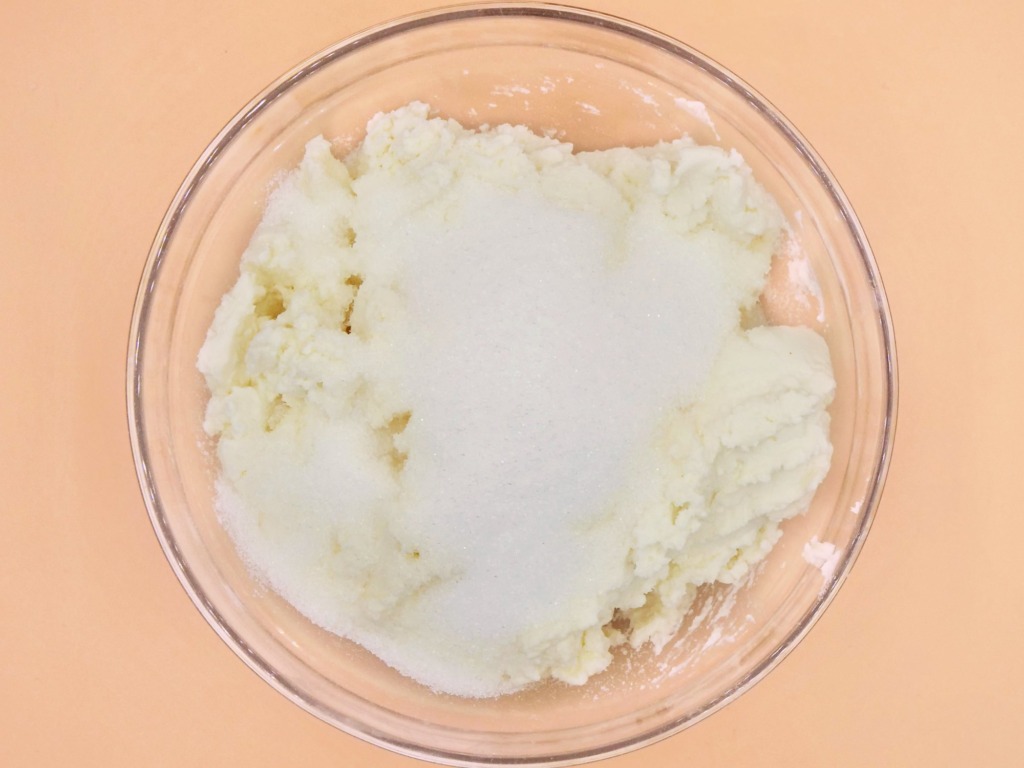 Twarogowe monte z masłem orzechowym i migdałami przepisy