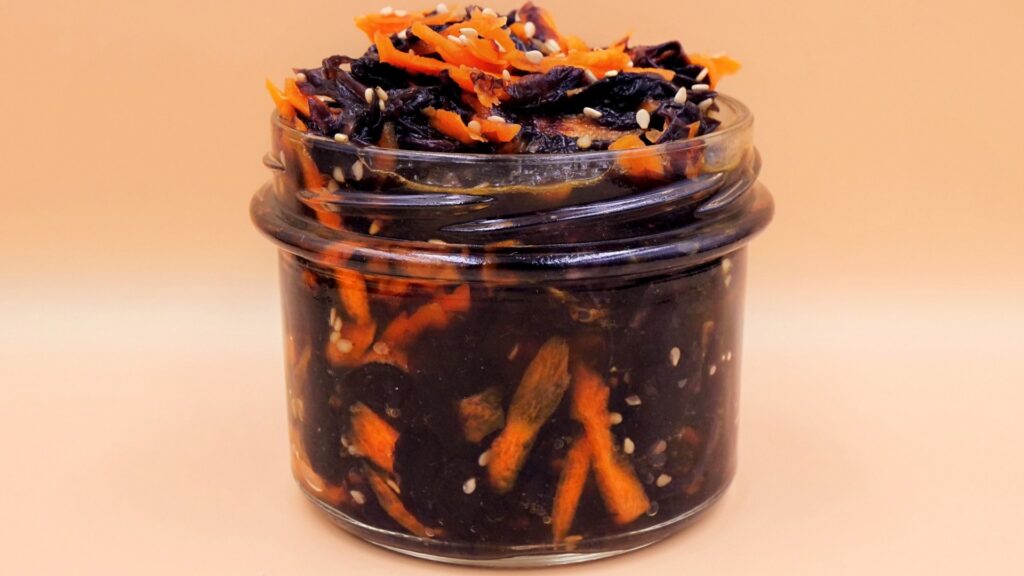 salatka z glonow morskich i marchewki 5