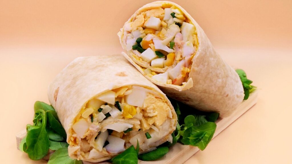 Tortilla z jajkiem, wędliną i kukurydzą przepis