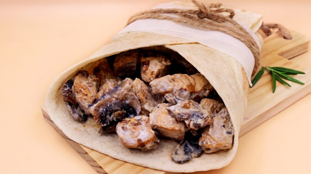 Tortilla z kurczakiem w sosie pieczarkowym przepis