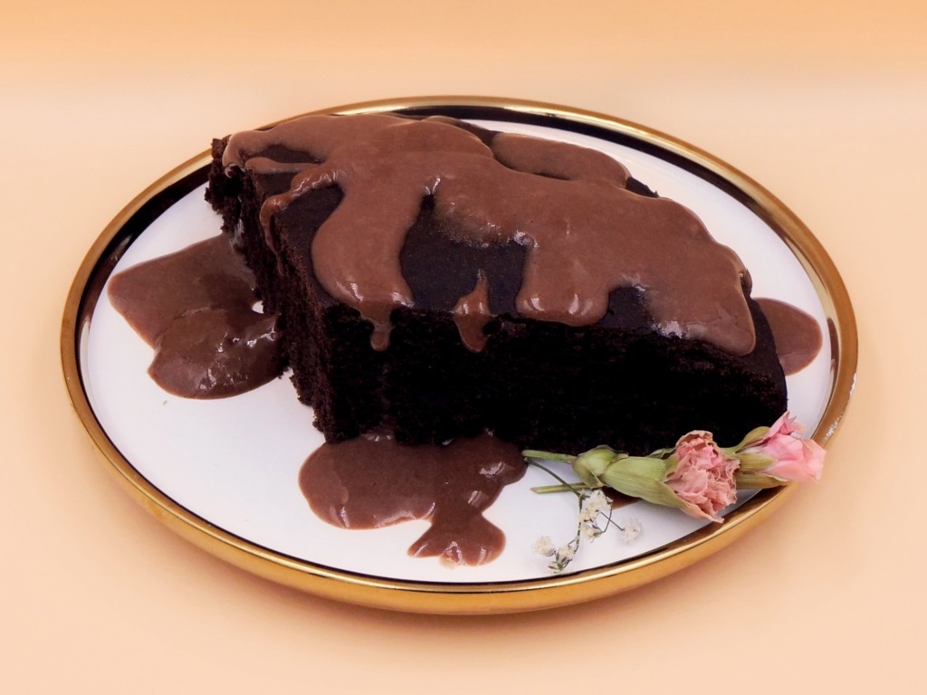 bialkowe ciasto czekoladowe z polewa przepis