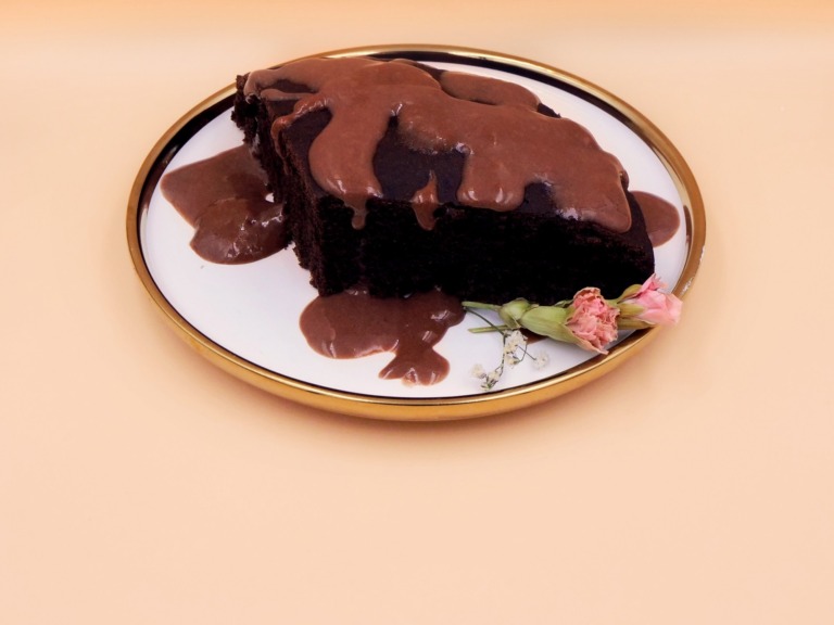 bialkowe ciasto czekoladowe z polewa przepis
