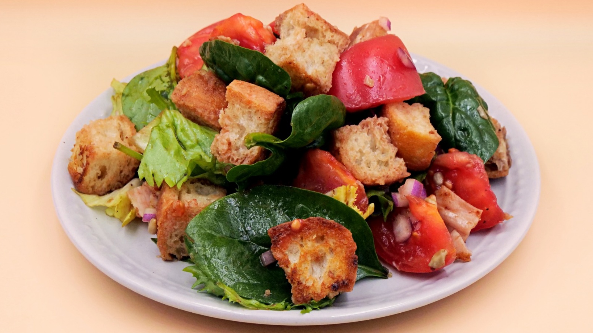 panzanella z pomidorami poledwica sopocka i slonecznikiem przepis