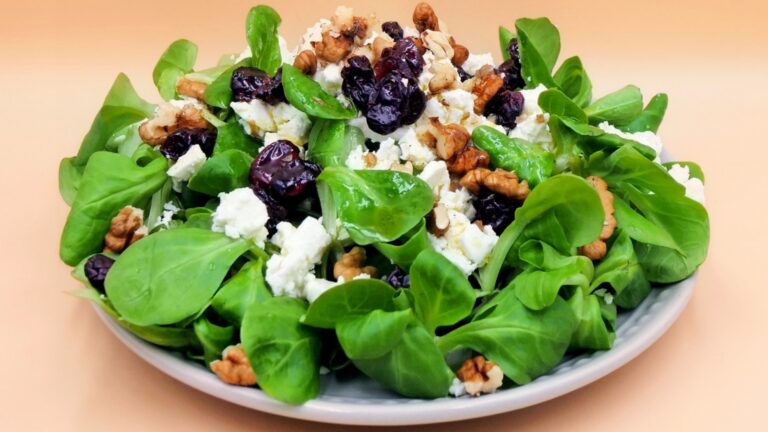 salatka z feta i zurawina przepis