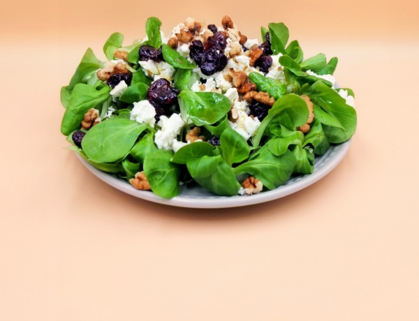salatka z feta i zurawina przepis fit