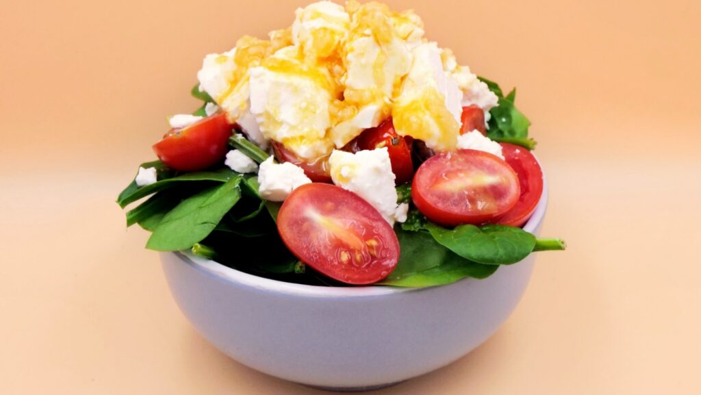 sałatka ze szpinaku i sera fety przepis