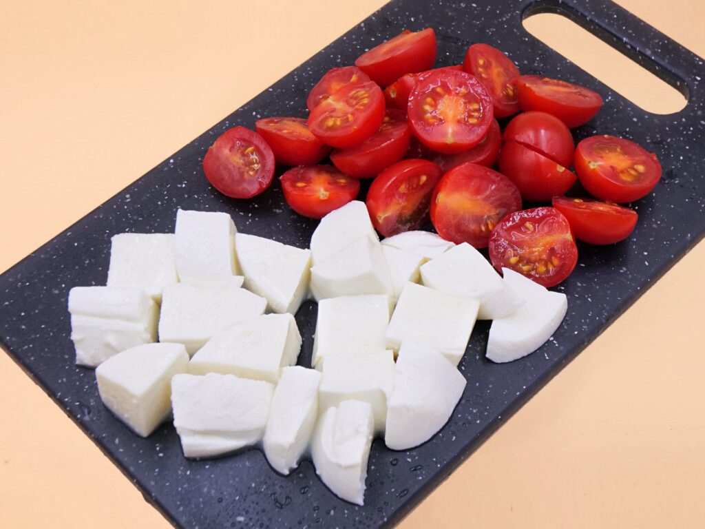 Makaronowa sałatka caprese przepis