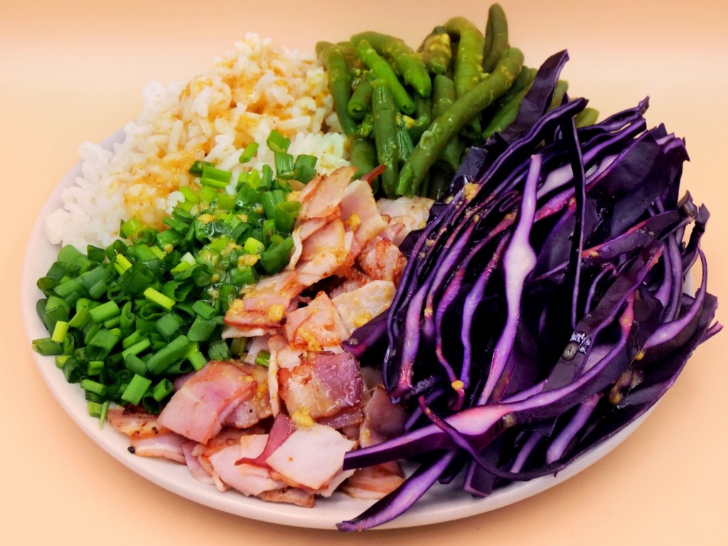 salatka z ryzu kapusty czerwonej i fasolki szparagowej 7