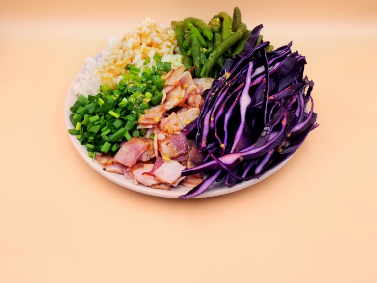 salatka z ryzu kapusty czerwonej i fasolki szparagowej przepis