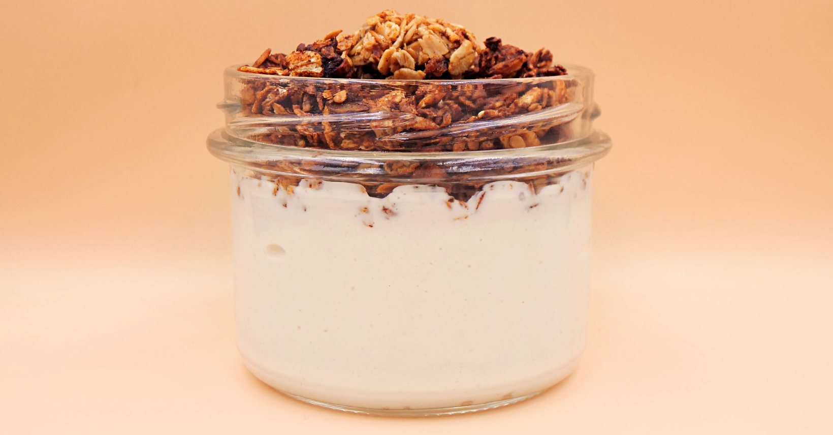 Granola z jogurtem proteinowym