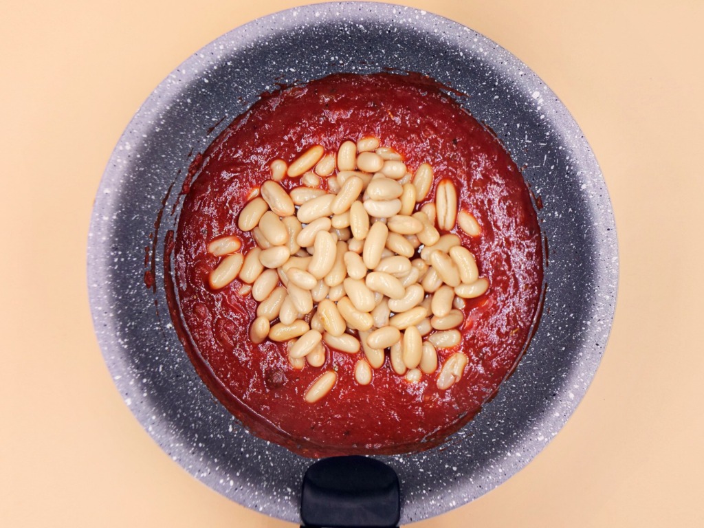 fasolka w sosie pomidorowym 2