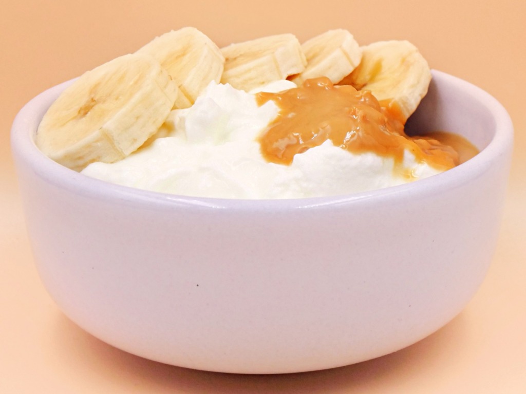 jogurt naturalny z maslem orzechowym i bananem 2