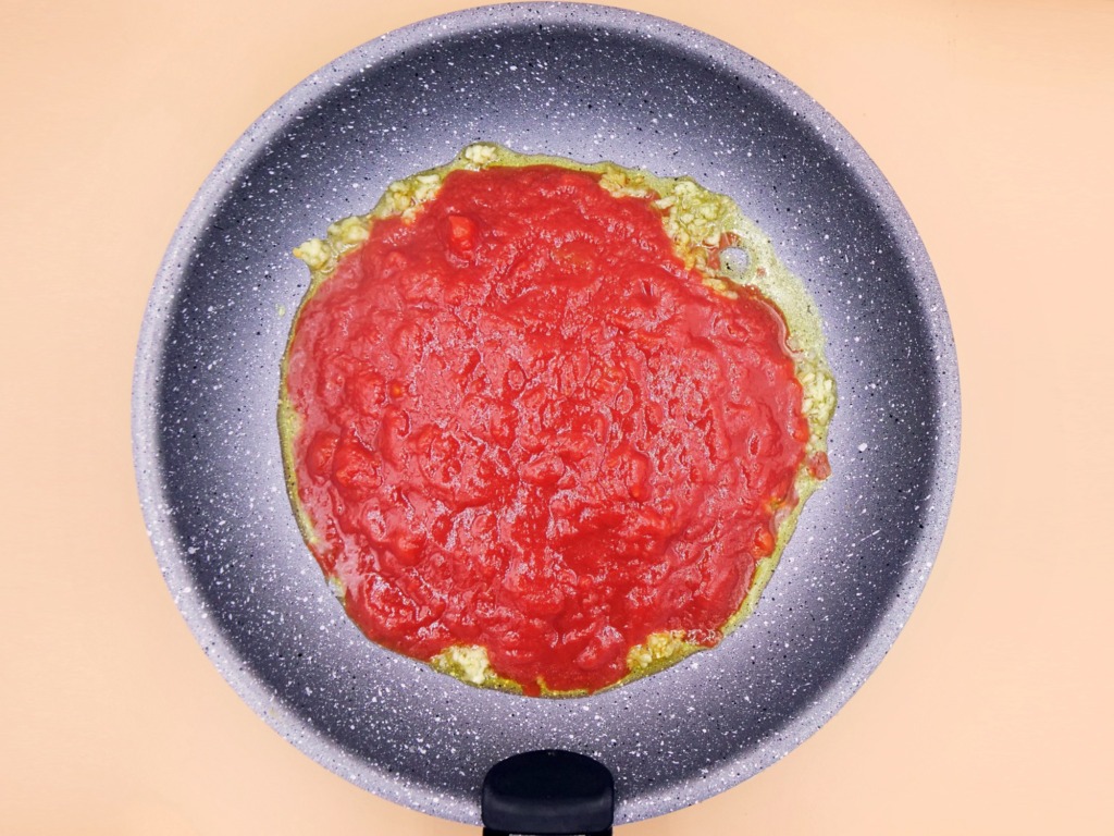 makaron z sosem pomidorowym 2