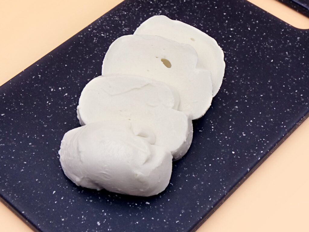 tortilla z pieczonym stekiem i mozzarellą przepis