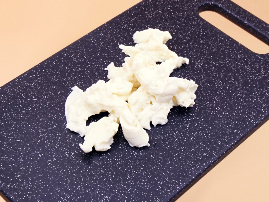 Pizza arbuzowa z mozzarellą i sosem białkowym przepis