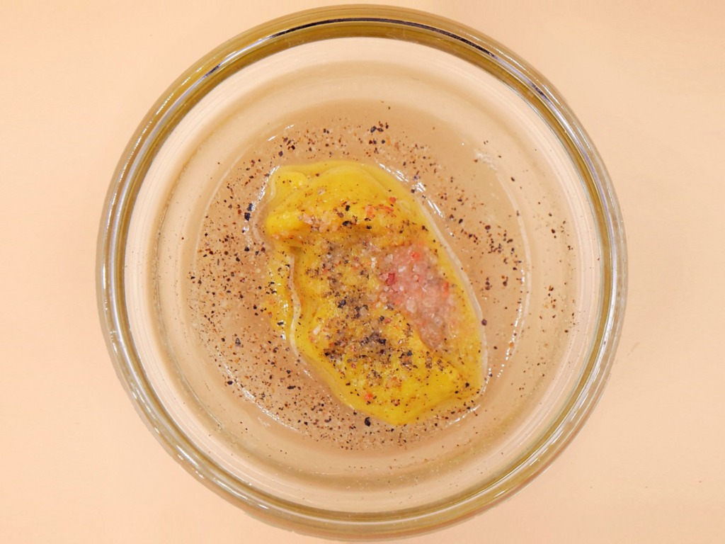 Sałatka z makrelą i grzankami przepis