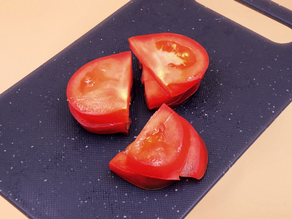 Sałatka z makrelą i grzankami przepis