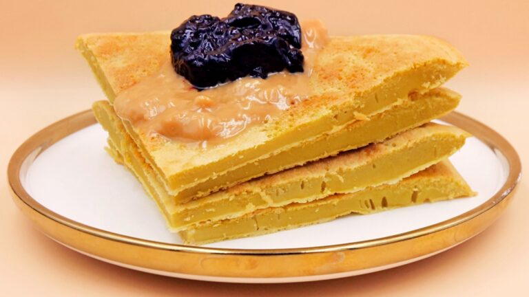 omlet bialkowy z maslem orzechowym i dzemem przepis