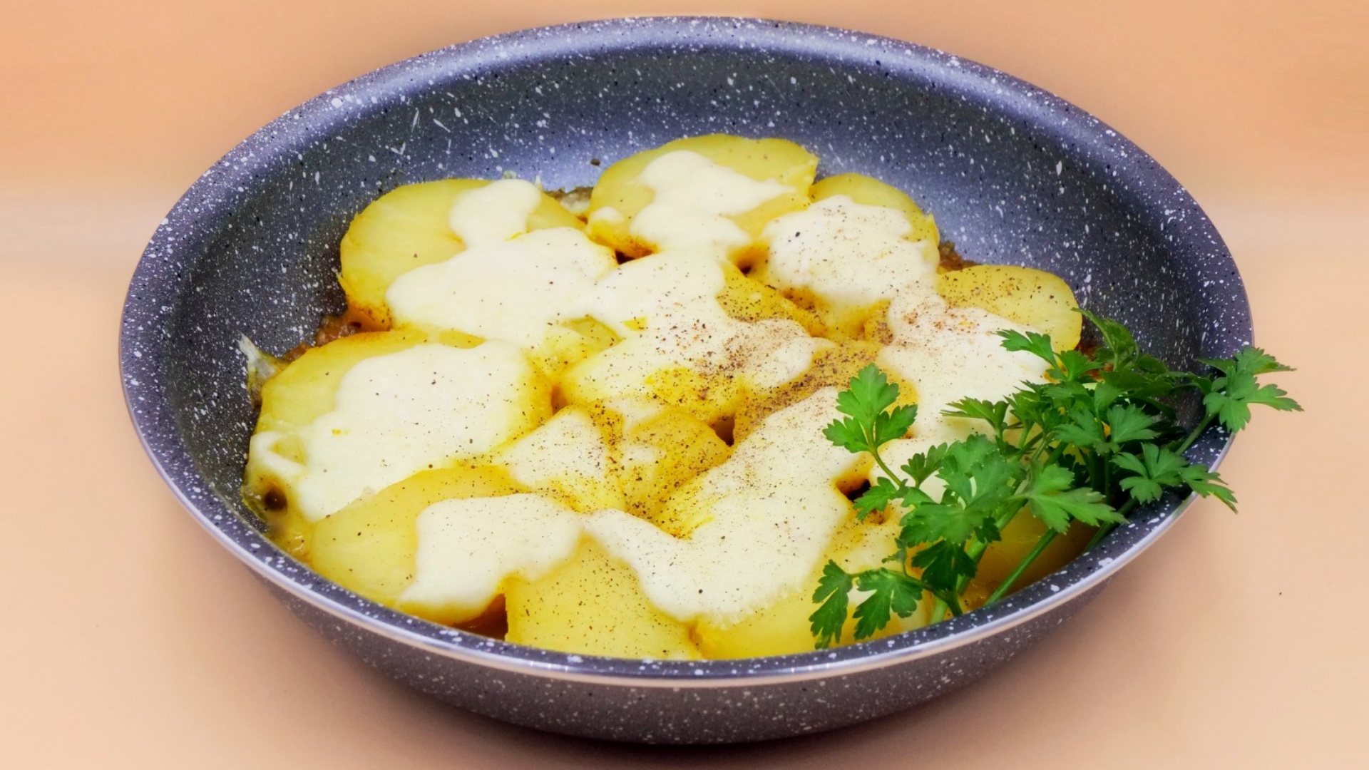 ziemniaki z mozzarellą z patelni przepis