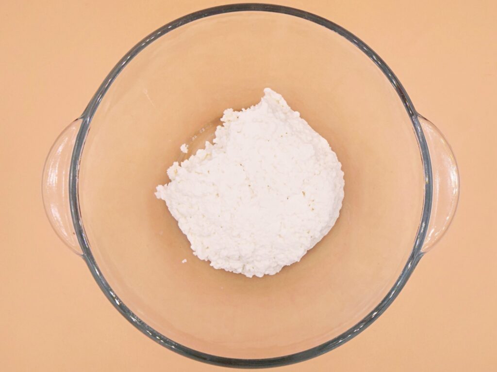 grzanka z twarozkiem i dzemem