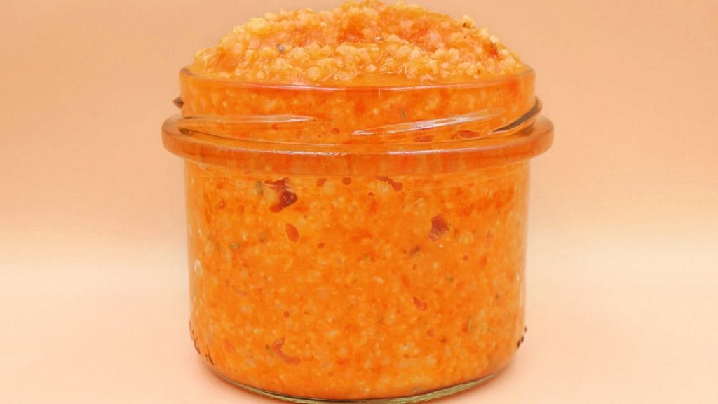 Kasza jaglana w pesto z pieczonej papryki przepis