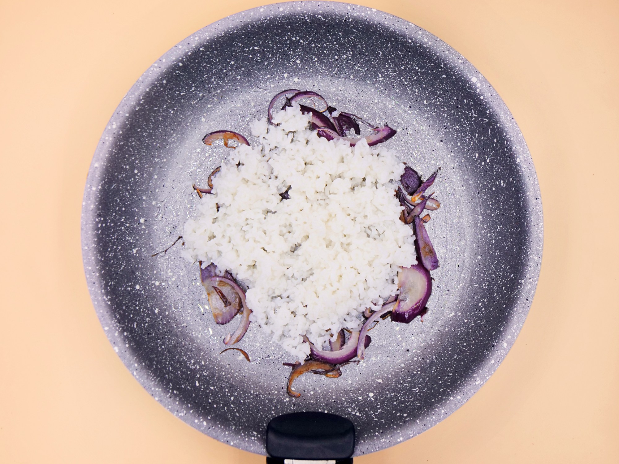Ryż smażony z cebulą przepis