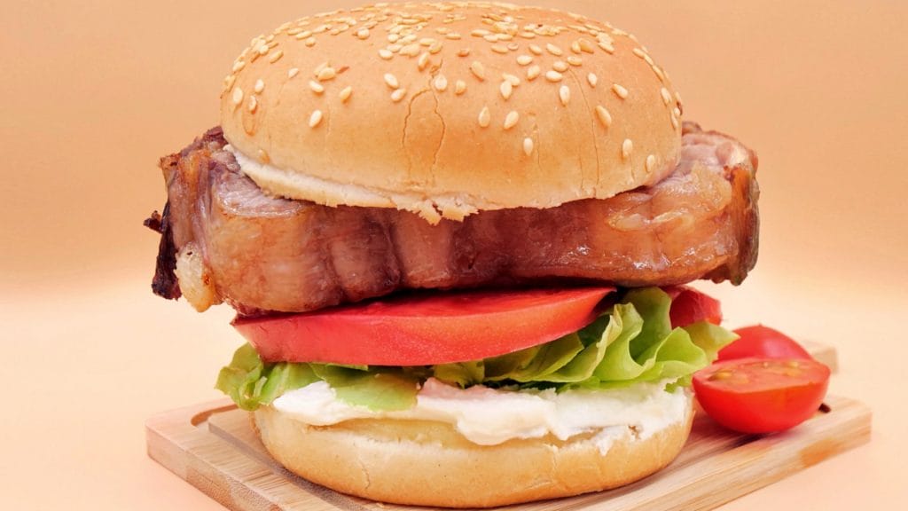 burger z rostbefem wolowym i serkiem przepis