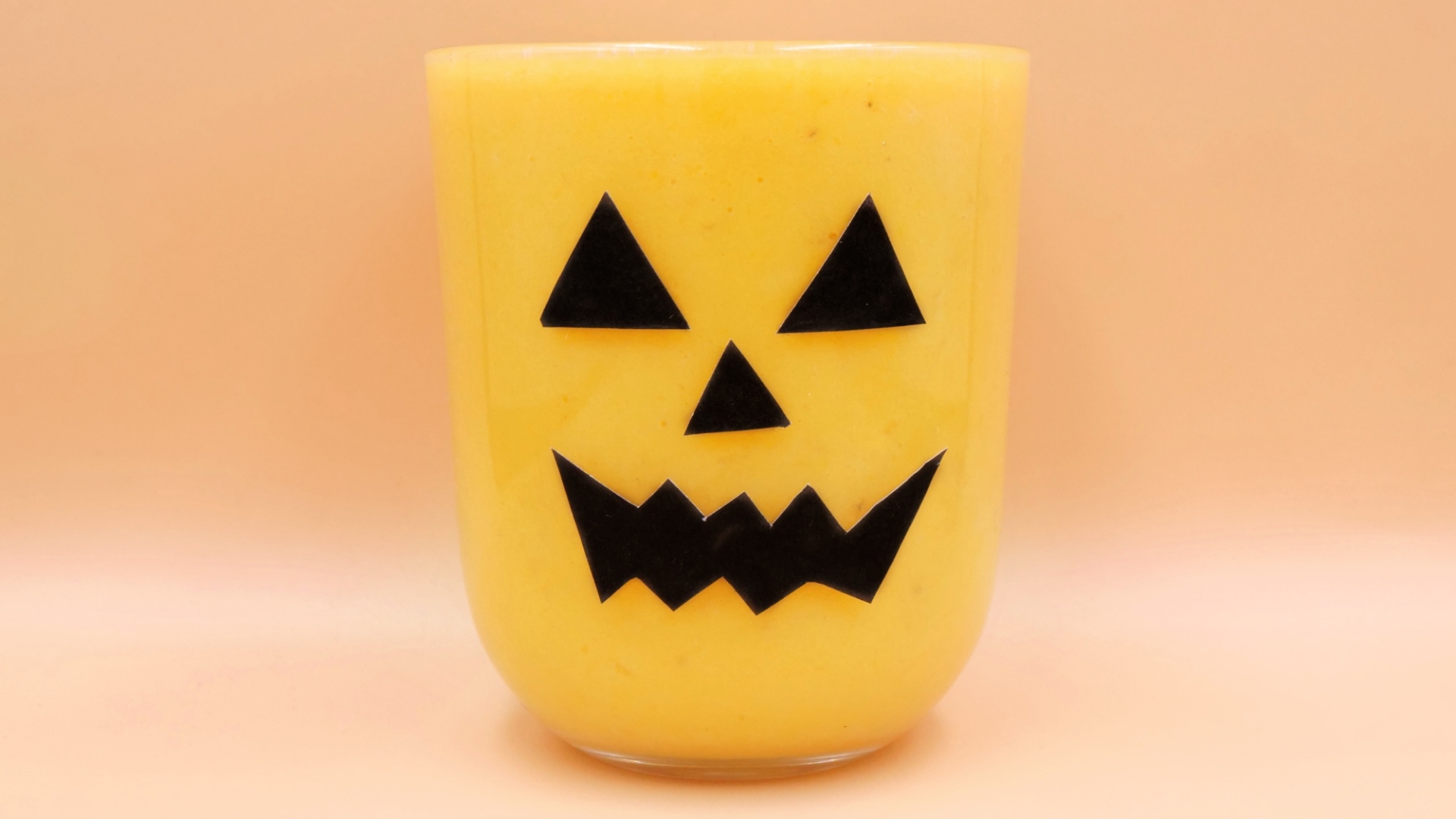 Dyniowy koktajl Jack-o’-lantern na Halloween przepis