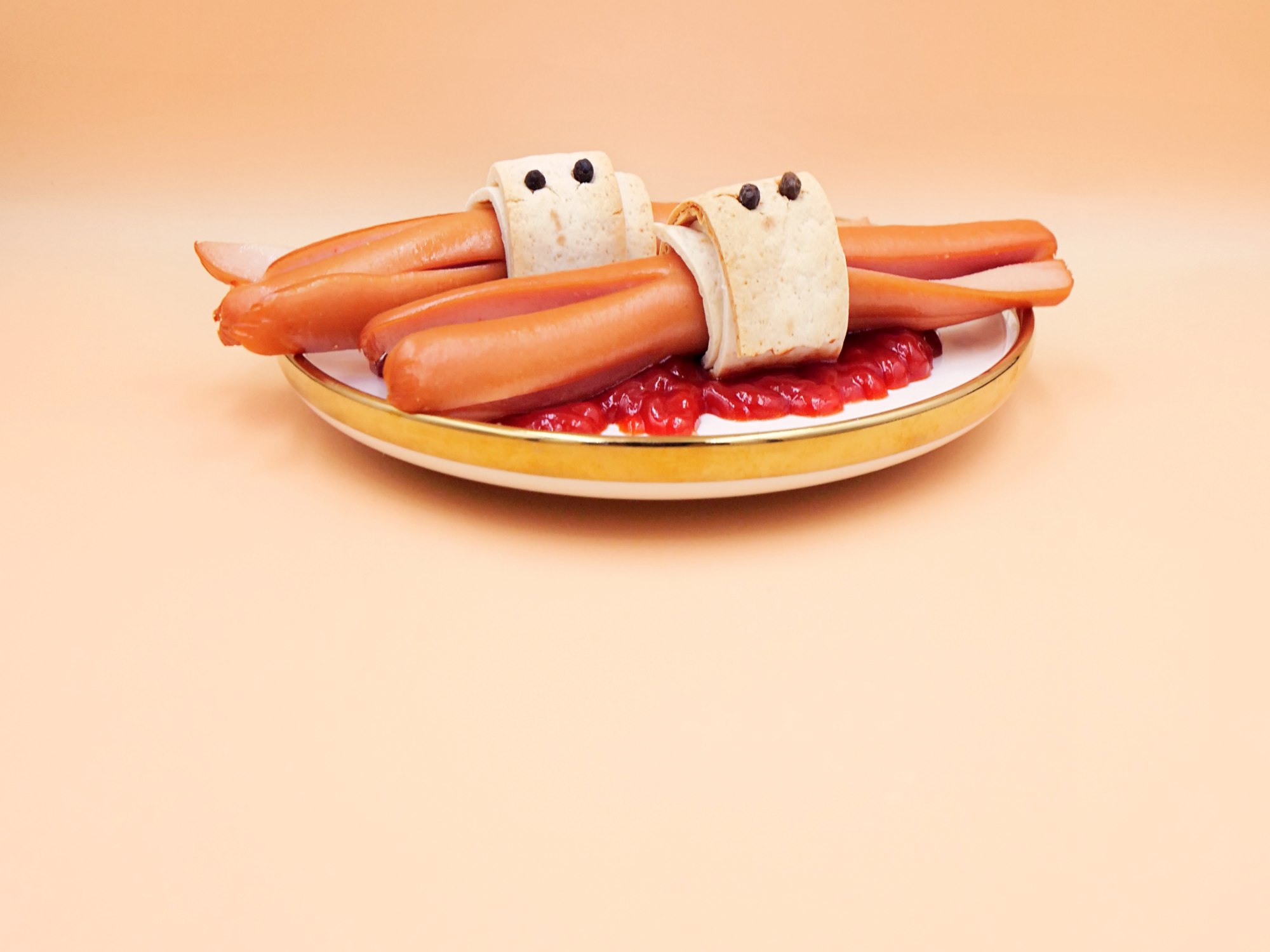 Pajęcze hot dogi na Halloween przepis