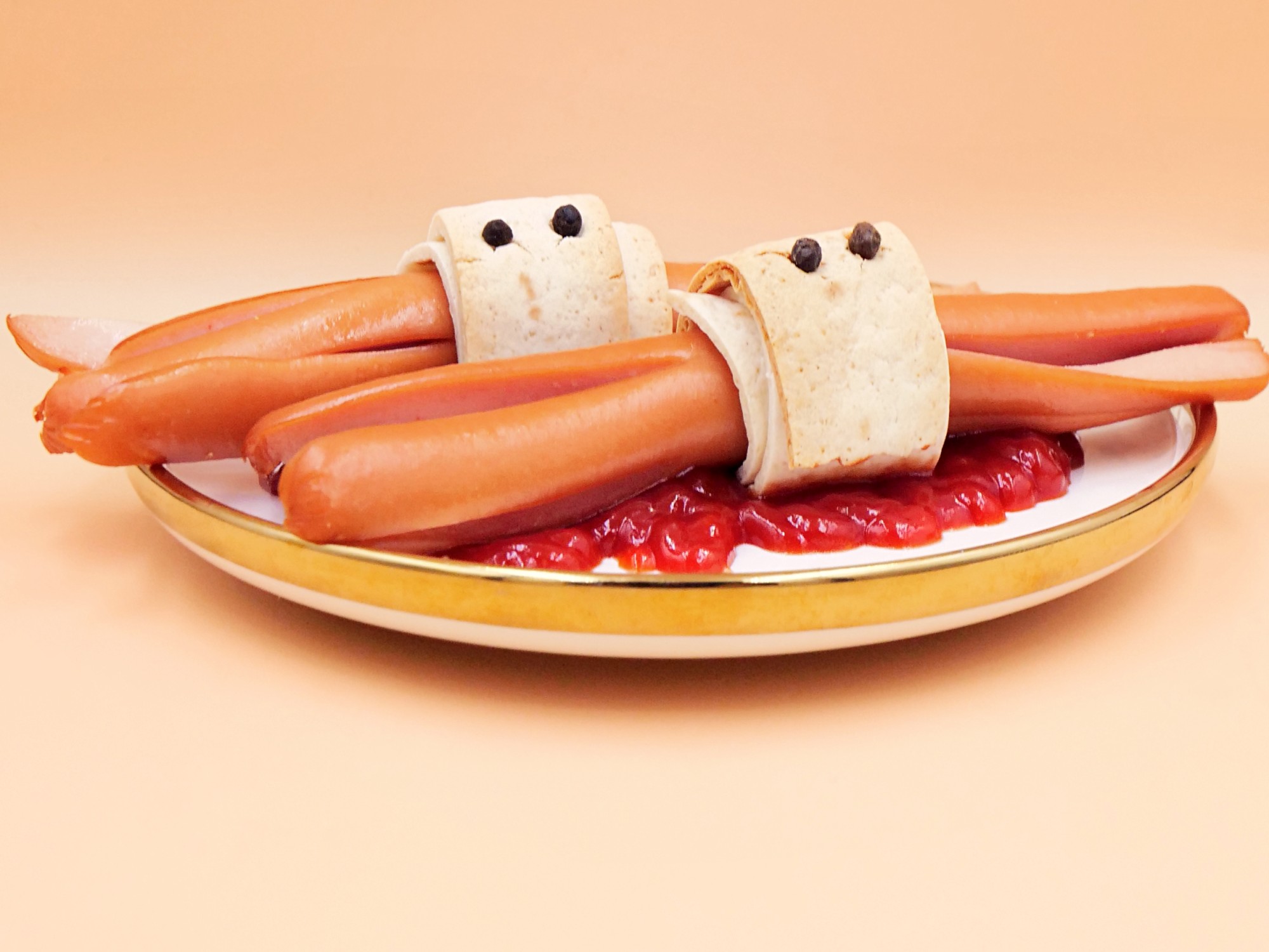 Pajęcze hot dogi na Halloween przepis