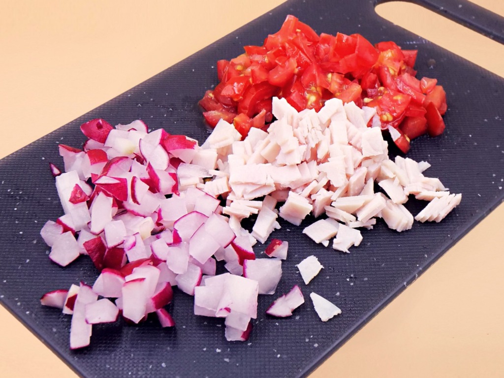 Pasta z twarogu, wędliny i rzodkiewki przepis