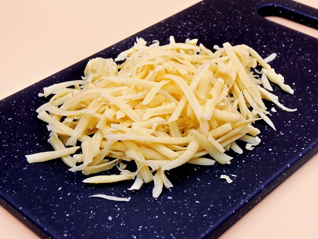 Makaron z tofu w sosie pomidorowym z serem przepis
