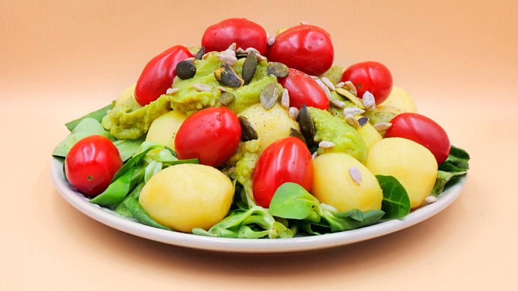 Sałatka z ziemniaczkami i guacamole przepis