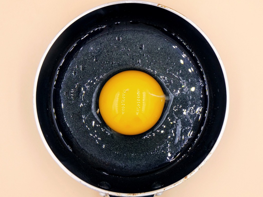 Jak zrobić jajko sadzone?