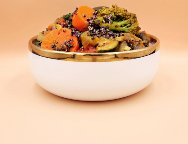 Komosa ryżowa z pieczoną marchewką, cukinią i brokułem przepis