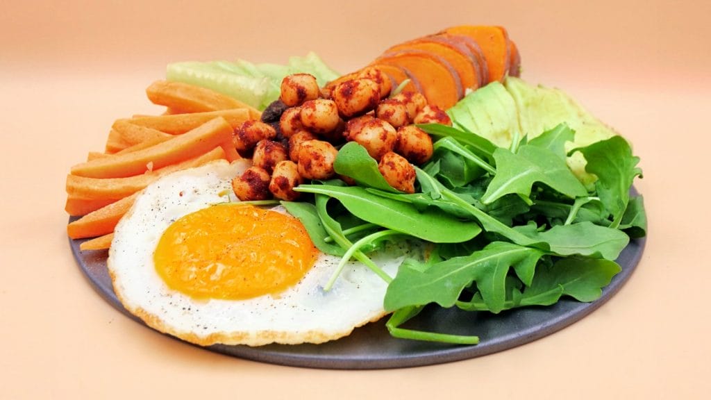 Buddha bowl z jajkiem przepis