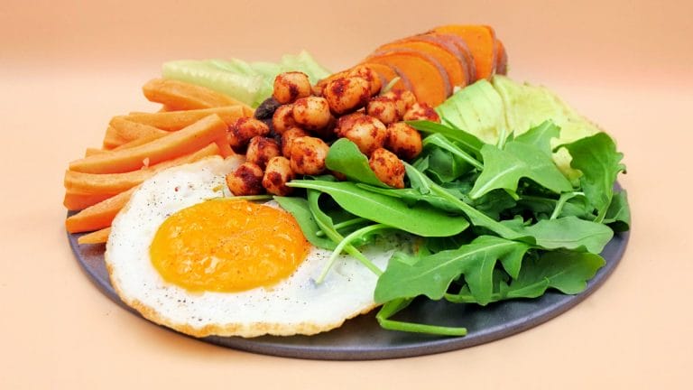 Buddha bowl z jajkiem przepis