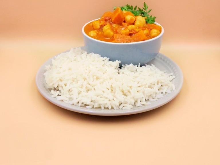 Curry z cieciorki i batata z ryżem przepis