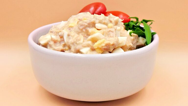 Pasta z tuńczyka, jajka i śmietany przepis