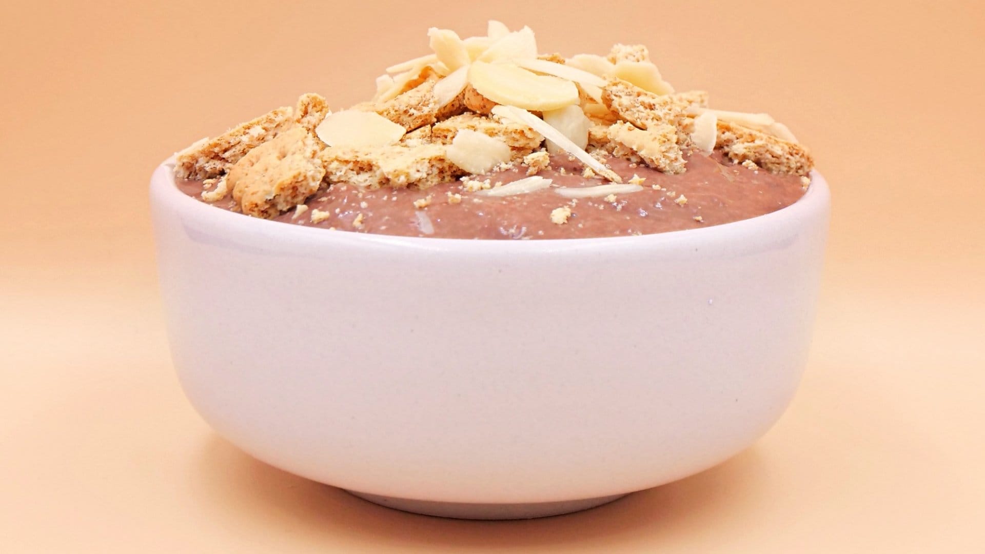 Pudding proteinowy z herbatnikami i płatkami migdałowymi przepis