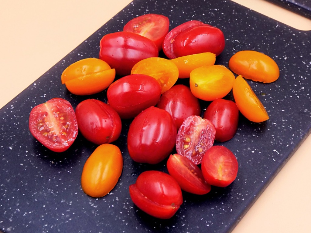 Zapiekanka z kiełbasy śląskiej, pomidorków i orzechów przepis
