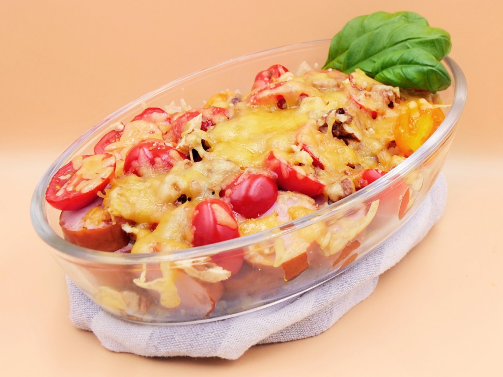 Zapiekanka z kiełbasy śląskiej, pomidorków i orzechów przepis