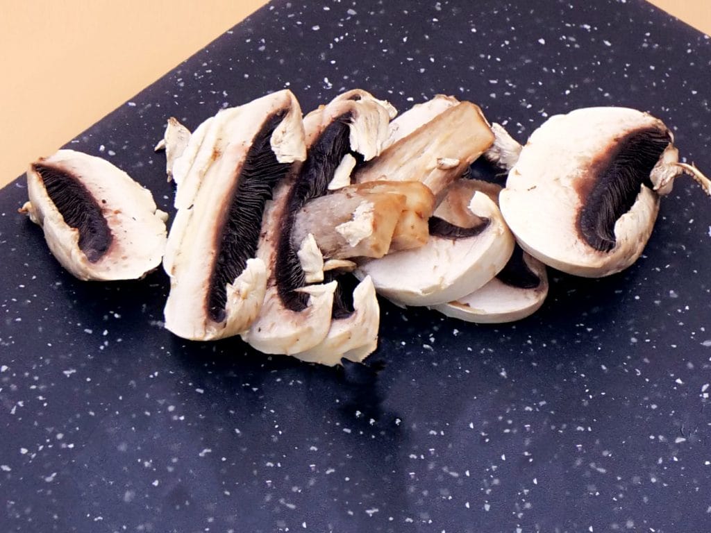 Zupa z wołowiny i pieczarek przepis
