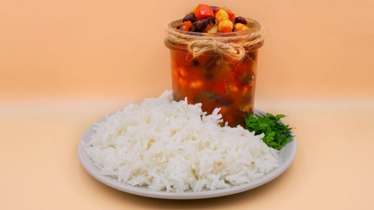 Wegetariańskie chilli con carne z ryżem przepis